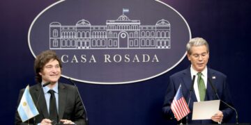 Bessent le dio un fuerte apoyo a Milei, pero no anunció nuevos fondos