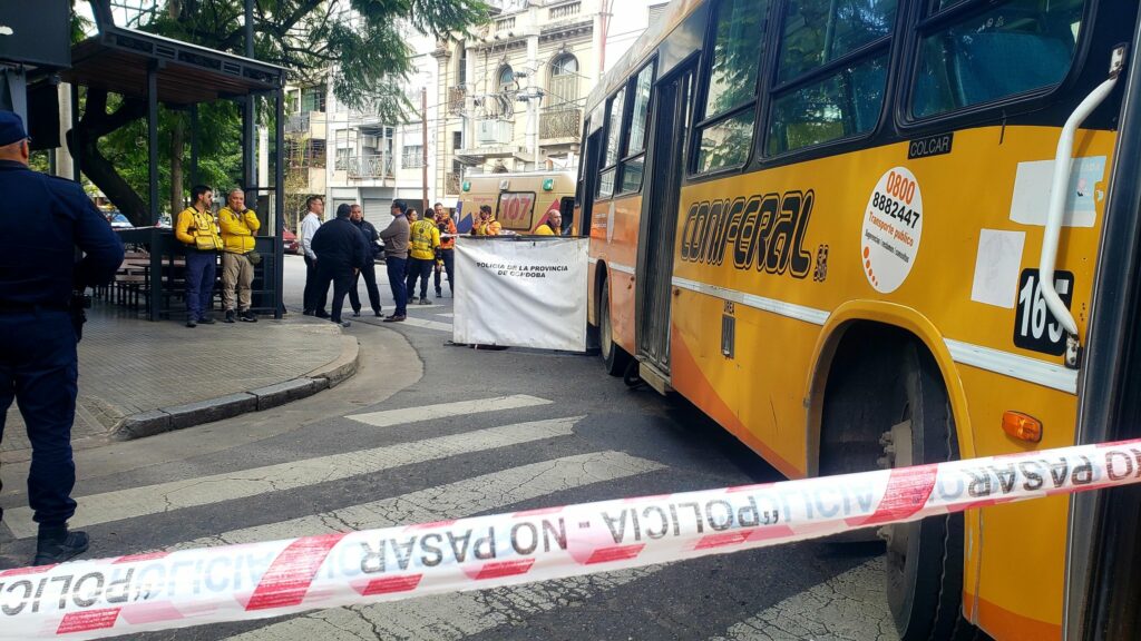 Un adolescente murió atropellado por un colectivo de Coniferal