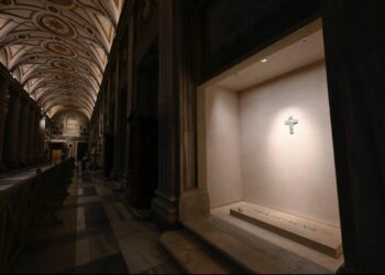 Histórico adiós al papa Francisco y miles de fieles frente a su tumba