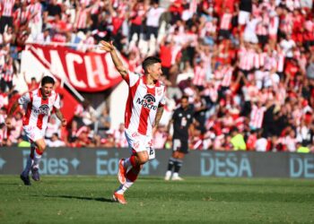 Instituto goleó a Riestra, se  ilusiona y espera a Oldrá