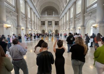 Judiciales tomaron el Salón de los Pasos Perdidos para pedir un 50% de aumento salarial