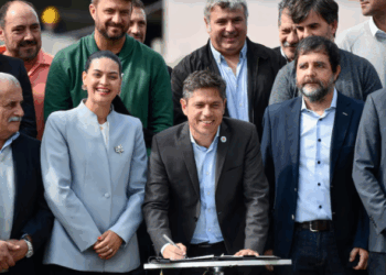 Kicillof inició su campaña con críticas al Gobierno
