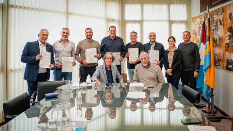 El acuerdo permitirá que las personas puedan acceder a los programas y servicios que brinda la Defensoría del Pueblo.