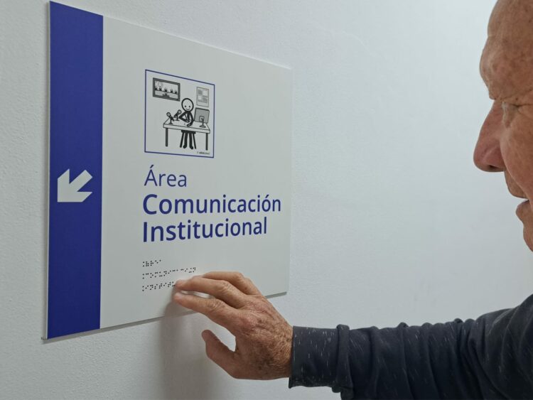 La importancia de la señalética inclusiva en espacios públicos y educativos