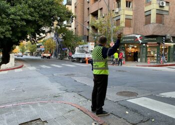 Laberinto urbano: crítica sobre las dificultades de transitar por la ciudad