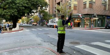 Laberinto urbano: crítica sobre las dificultades de transitar por la ciudad