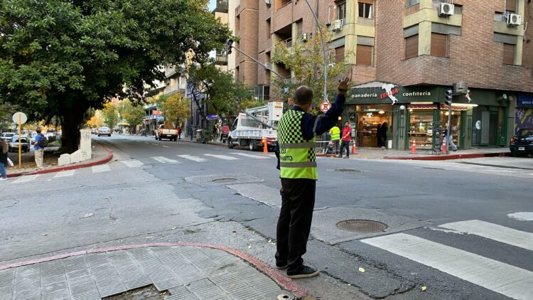 Laberinto urbano: crítica sobre las dificultades de transitar por la ciudad