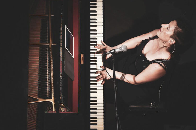 La compositora y pianista Ana Robles, oriunda de La Rioja, cerrará el capítulo 1 este viernes, desde las 21.