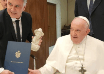 Llaryora: «Es un día muy triste para los argentinos, se nos fue un líder mundial»