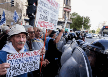 Los jubilados volvieron a marchar y hubo incidentes