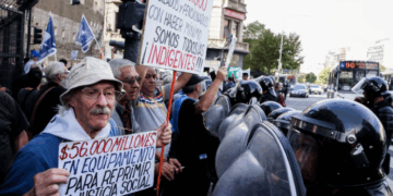 Los jubilados volvieron a marchar y hubo incidentes