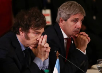 Denuncian a Milei, Caputo y Bausili por posible malversación en venta de dólares a valor oficial