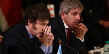 Denuncian a Milei, Caputo y Bausili por posible malversación en venta de dólares a valor oficial