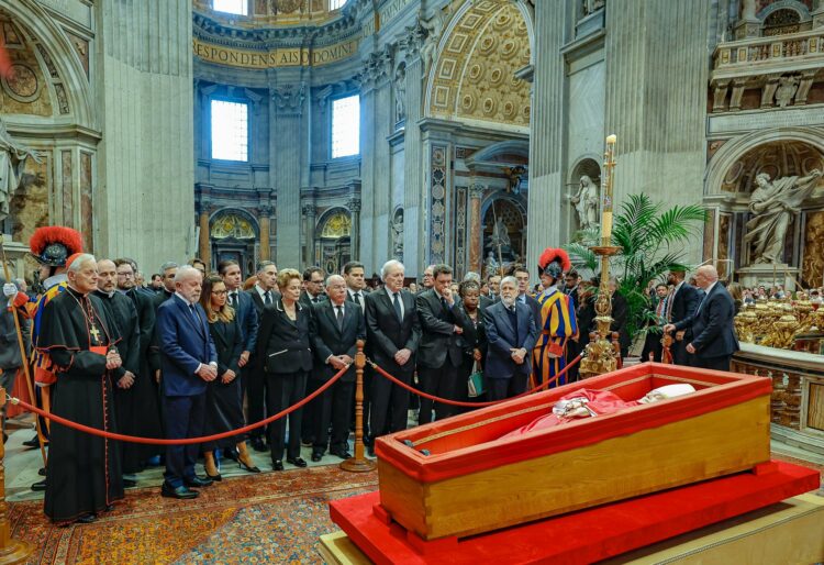 Milei llegó tarde y no estuvo en el último adiós al papa Francisco