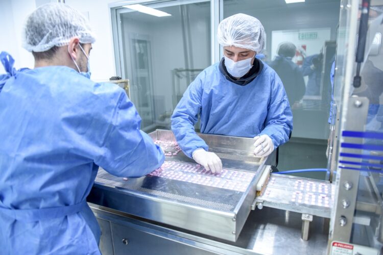 Actualmente, se están produciendo lotes de Ibuprofeno 400 mg y próximamente se realizarán los de Ibuprofeno 600 mg y por último el de antigripales.