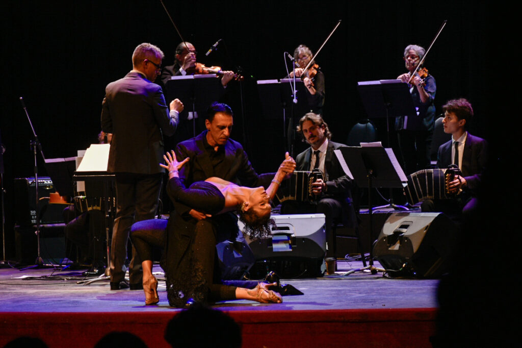 Recorrido por la poesía e historia del tango