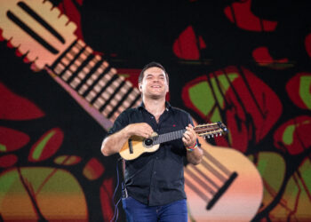 Pachi Herrera festeja 10 años en la música con un concierto