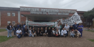 Paro y movilización en la Maternidad Provincial y en el Materno Neonatal