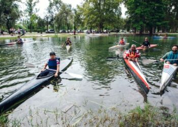 Tras la limpieza del lago, retomaron las clases de canotaje en el Parque Sarmiento