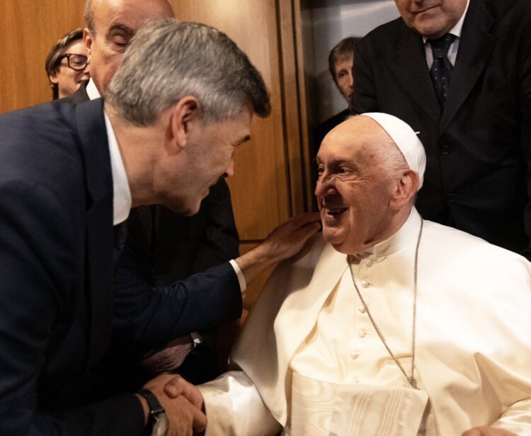 El intendente Passerini difundió una imagen del encuentro que mantuvo con el papa Francisco.