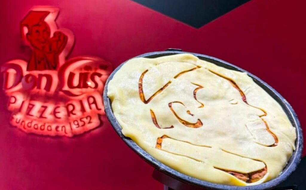 Una tradicional pizzería de Córdoba homenajeó al Papa Francisco