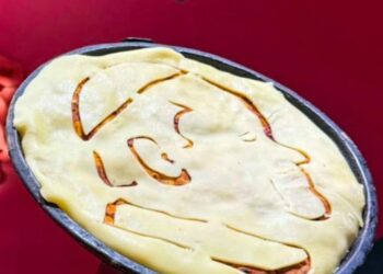 Una tradicional pizzería de Córdoba homenajeó al Papa Francisco