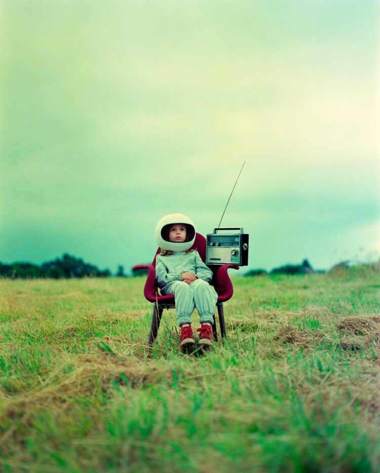 Fotografía de la serie Rocketgirl Chronicles del artista ucraniano Andrew Rovenko.