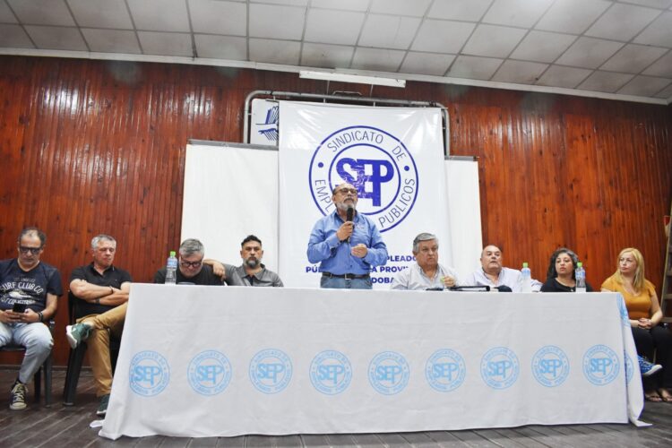 El SEP exige la implementación de la cláusula gatillo como herramienta frente al impacto de la reciente devaluación de casi un 20% que profundiza la pérdida del poder adquisitivo.