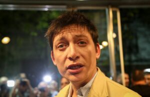 Santiago Caputo intimidó a un fotógrafo antes del debate legislativo
