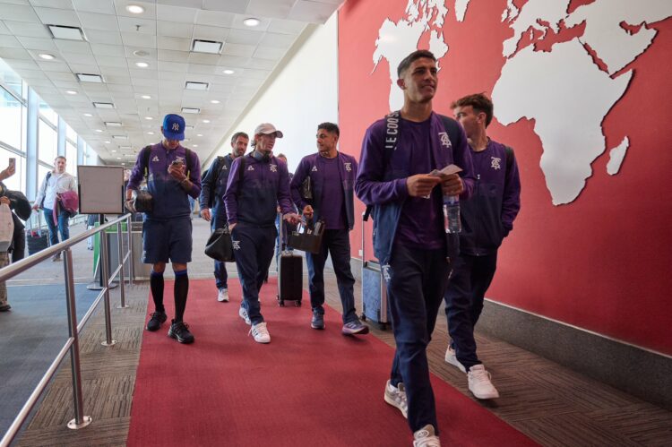 El plantel albiazul viajó ayer al mediodía rumbo a Asunción, con el ánimo mejorado.