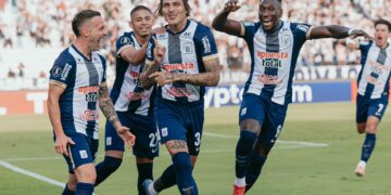 Talleres fue más en Perú, pero lo perdió en el final y quedó al borde de la eliminación