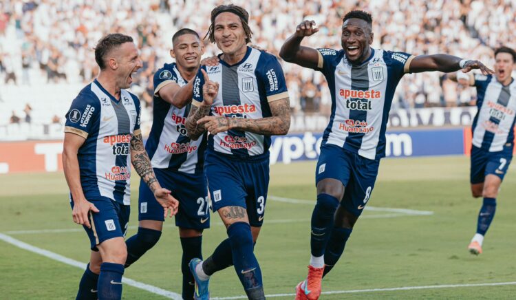 Talleres fue más en Perú, pero lo perdió en el final y quedó al borde de la eliminación