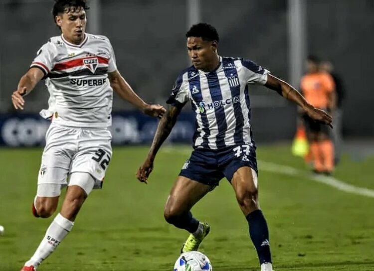 El brasileño se lesionó en el duelo ante Sao Paulo por la Copa Libertadores.