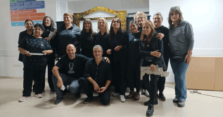 El equipo de "La fábrica de historias", proyecto de títeres del Hospital Oncológico Provincial.