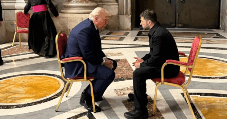 Donald Trump dialogó con Volodímir Zelenski en el Vaticano.