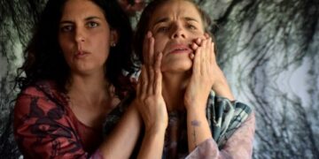 Última oportunidad para ver “Flores Rojas” en la sala María Castaña