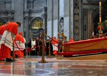 Viajar a Roma para despedir a Francisco: cuánto cuesta el pasaje y qué paquetes hay disponibles