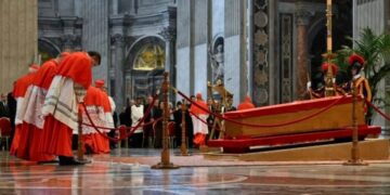 Viajar a Roma para despedir a Francisco: cuánto cuesta el pasaje y qué paquetes hay disponibles