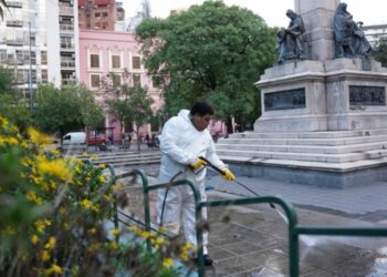 Intensifican el operativo de limpieza en la Costanera, siete basurales, el área central y los puentes