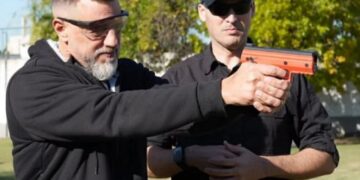 Bacar, primera empresa habilitada con vigiladores que portan armas no letales