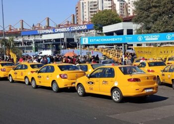 Uber: taxistas se declararon en alerta ante la habilitación provisoria de la Justicia