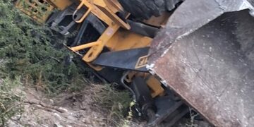 Trágico accidente: un hombre murió aplastado por una pala mecánica