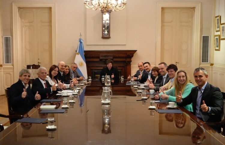 Milei encabezó la reunión de Gabinete en la Casa Rosada en el inicio del tercer paro general de la CGT.