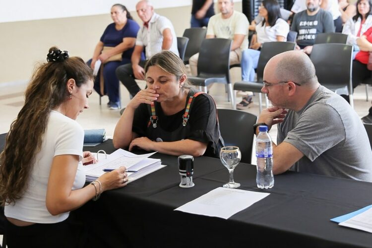 La iniciativa busca que más vecinos regularicen su situación dominial y alcancen el título de propiedad.