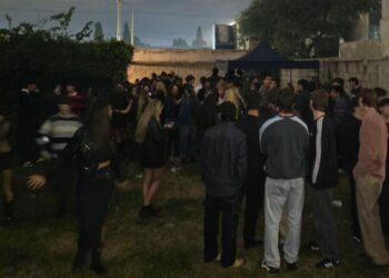 Desactivan fiesta clandestina con más de 200 jóvenes en una casa del sur de Córdoba