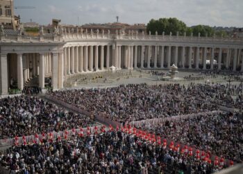 Más de 20 mil fieles ya le dieron el último adiós a Francisco