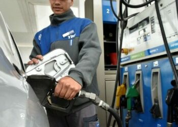 YPF baja un 4% los precios de sus combustibles