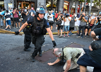 HRW exige investigar la represión durante la marcha de jubilados