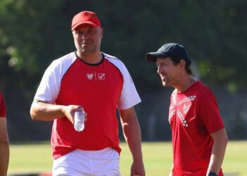Instituto busca entrenador