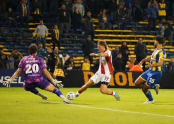 Instituto no aprovechó los resultados ajenos y cayó goleado